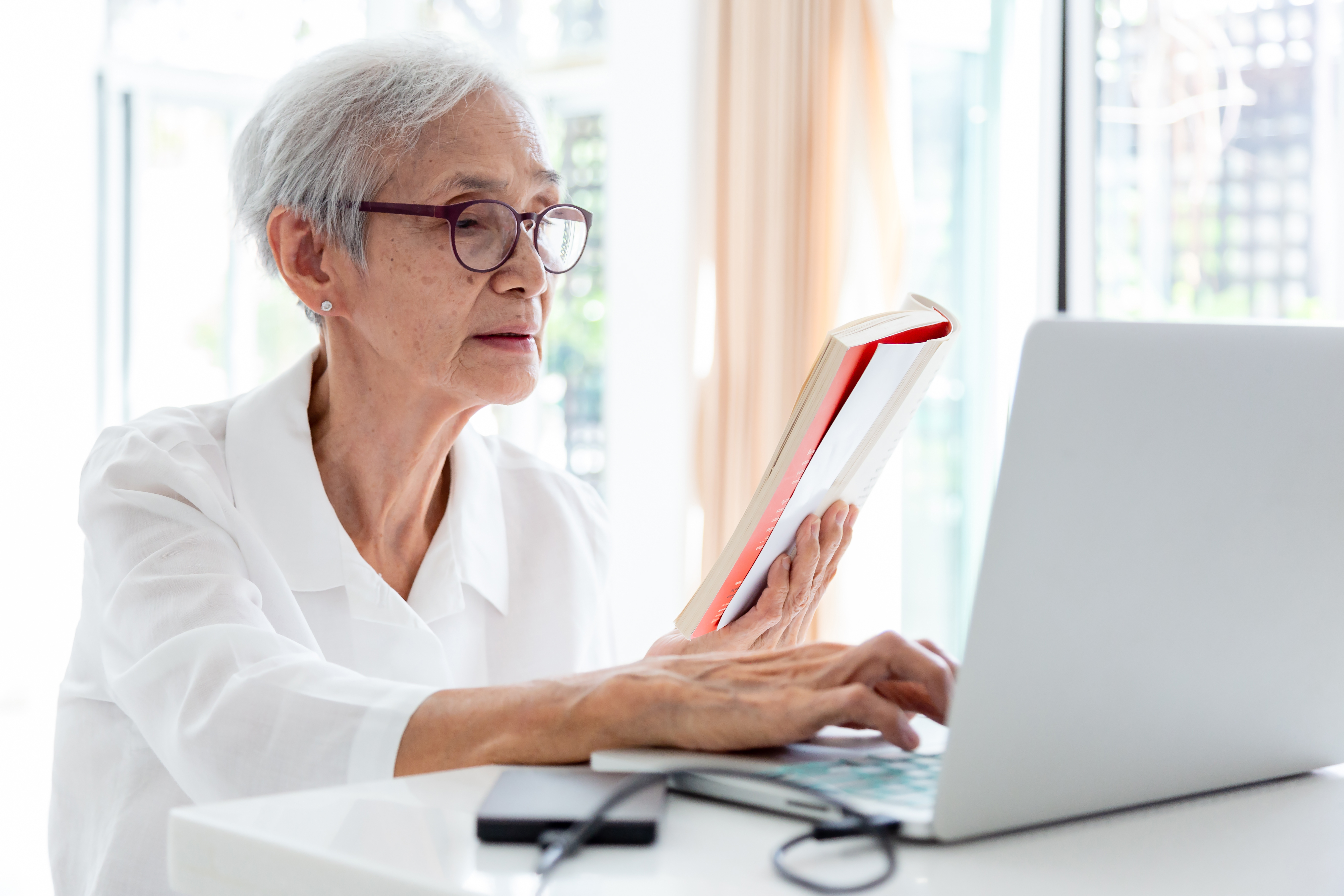 Watch for scammers; photo by CGN089