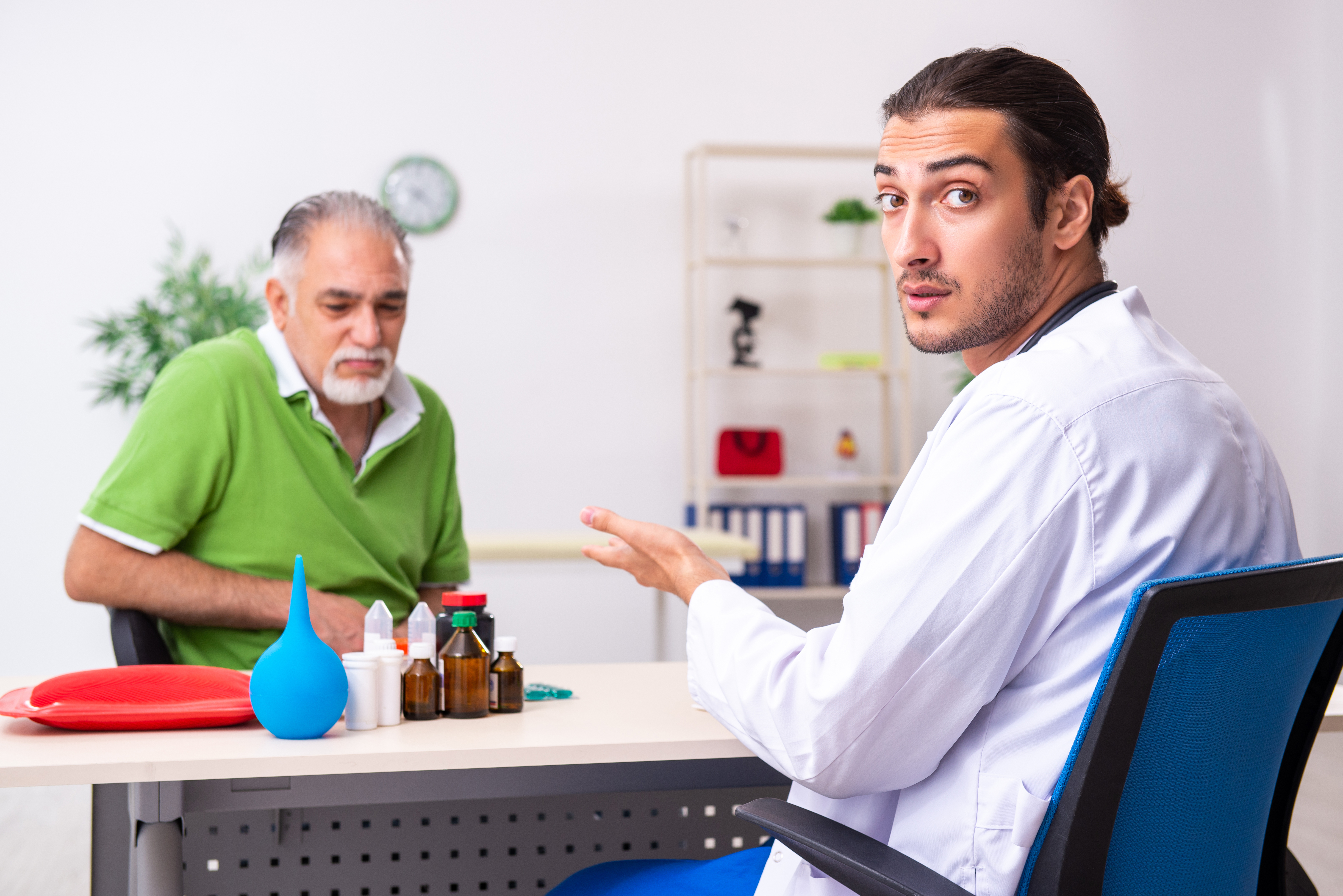 Patient with doctor; photo by Elnur