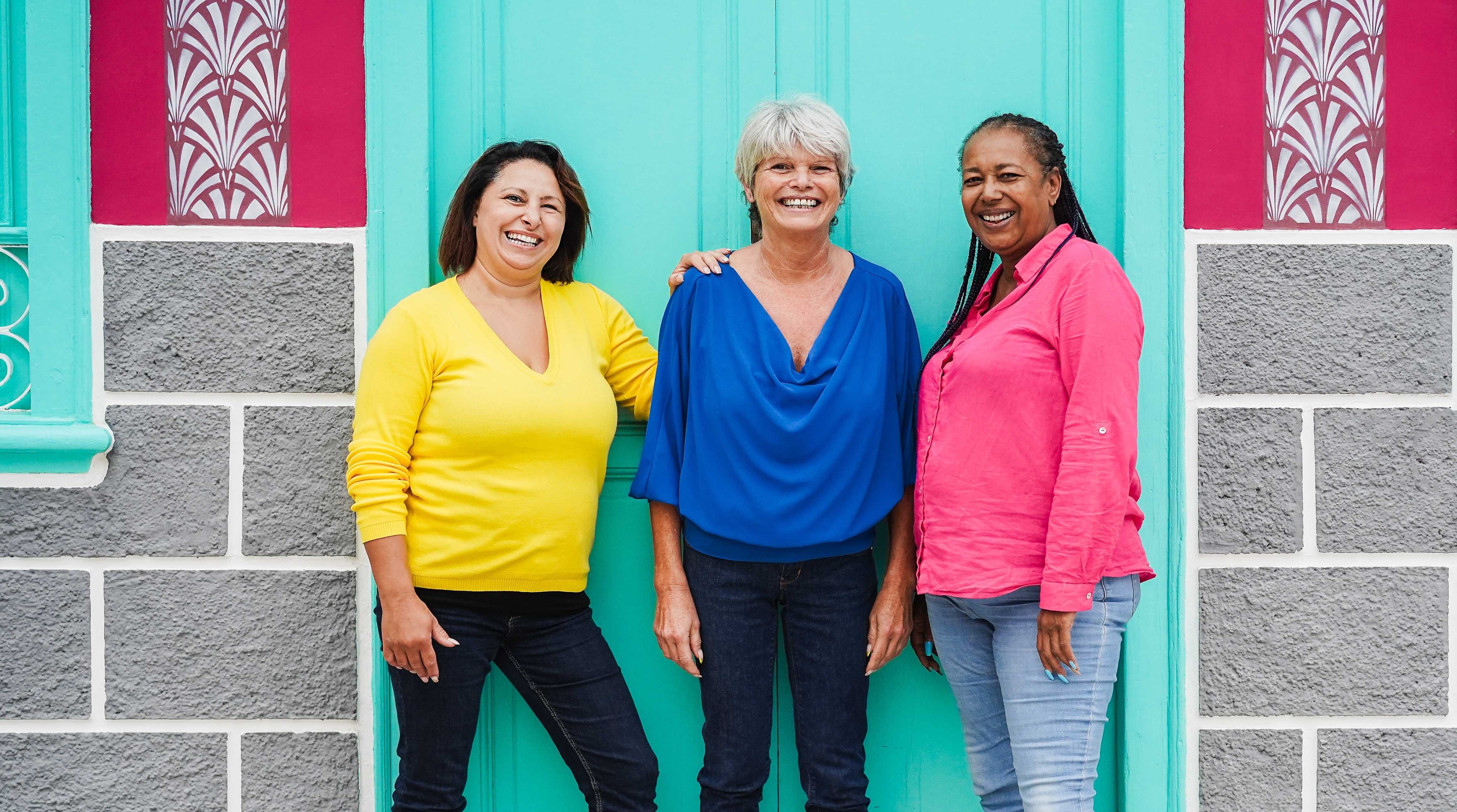 Pros and cons for group travel; photo by DisobeyArt